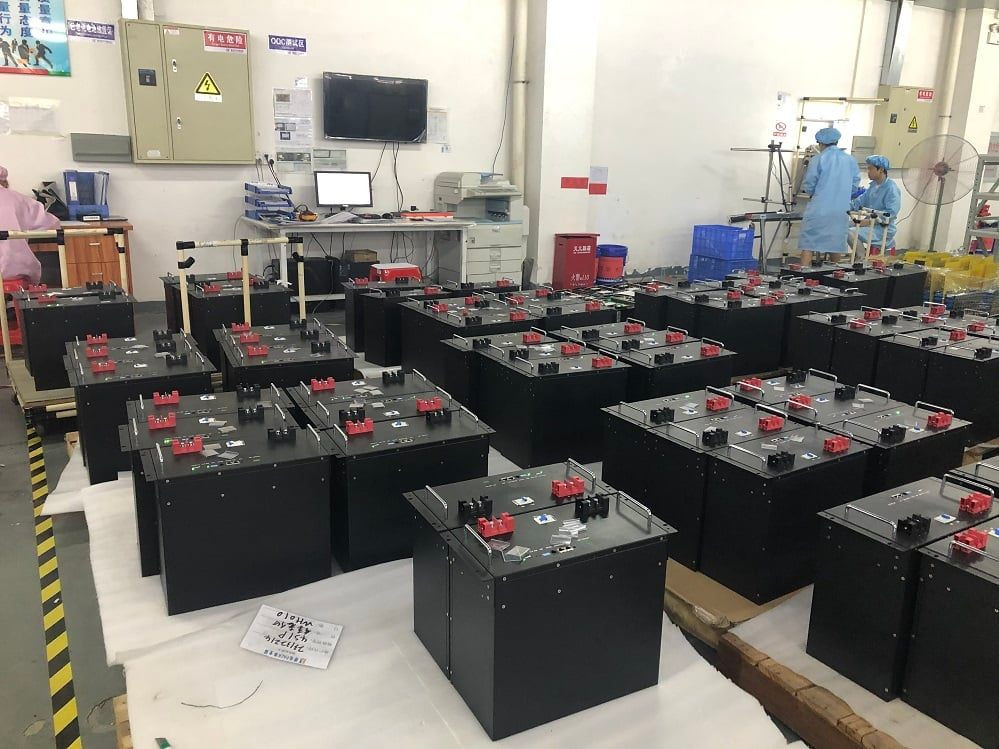 ピンシェング CE 承認 48V 10KWH 20KWH 30KWH 40KWH 太陽光インバーター バッテリー 51.2V 積み重ねられる LiFePO4 エネルギー貯蔵 バッテリー